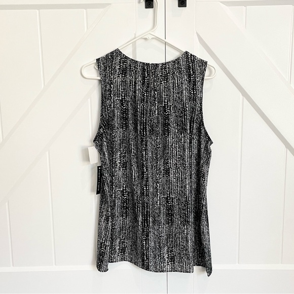 Brand New! Violet & Claire Blouse Sleeveless - Picture 2 of 4